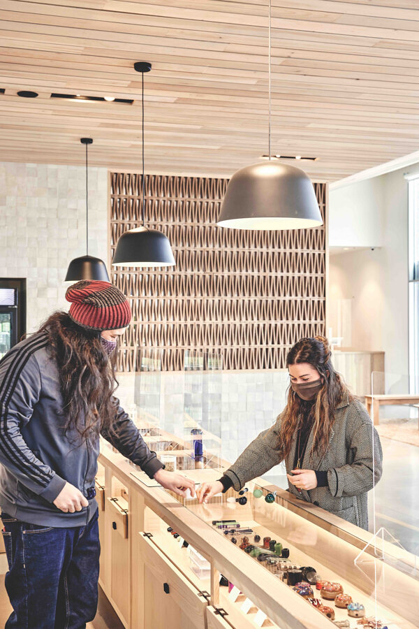  Budtender Jayson Whitmore goes over a display with marketing coordinator Joscelyn Pizzino. 